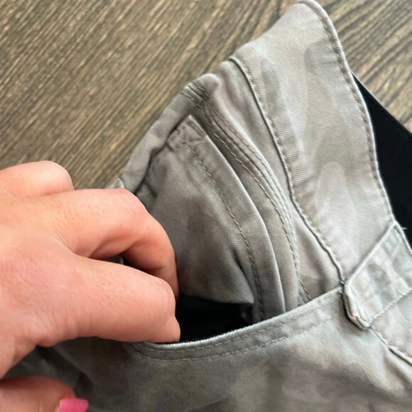 Democracy Women’s Cut Off Jean Shorts Camp Stretch Waist Green Size 14 - Picture 2 of 7